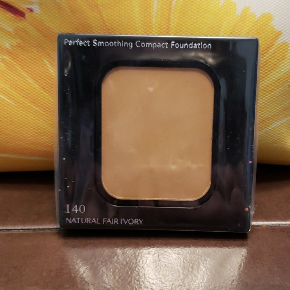 Perfect Smoothing Compact Foundation